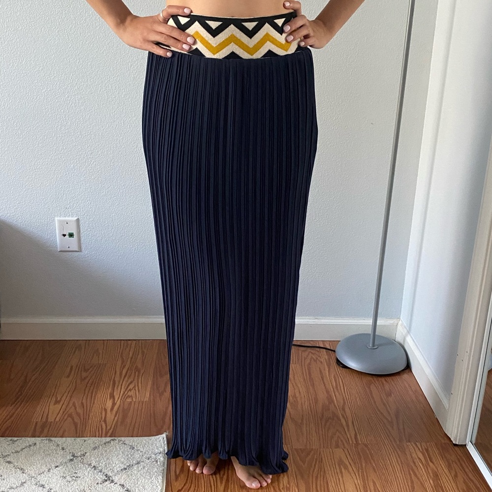 Gorgeous Vici pleated maxi skirt - size small